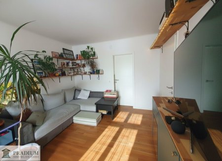 Hyppe 2 Zimmer Dachgeschoss-Wohnung