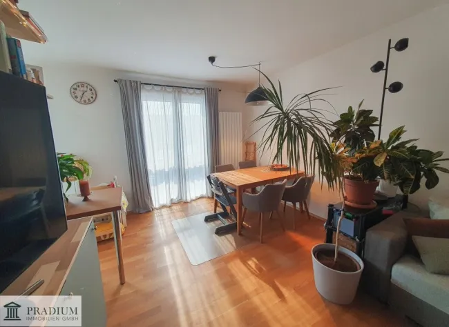 Hyppe 2 Zimmer Dachgeschoss-Wohnung - Titelbild
