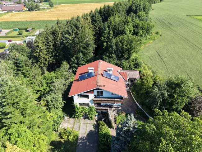 Großzügiges Haus mit zwei getrennte Wohneinheiten, Keller und Garage in Lenzing! Absolute Ruhelage! - Titelbild