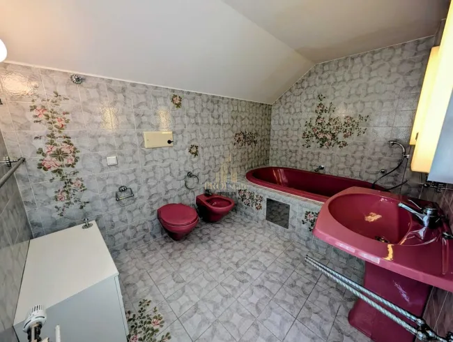 Mehrfamilienhaus - 3 Wohneinheiten mit Garten & Garage in Gmunden – WF 268m², 8 Zimmer! - Bild