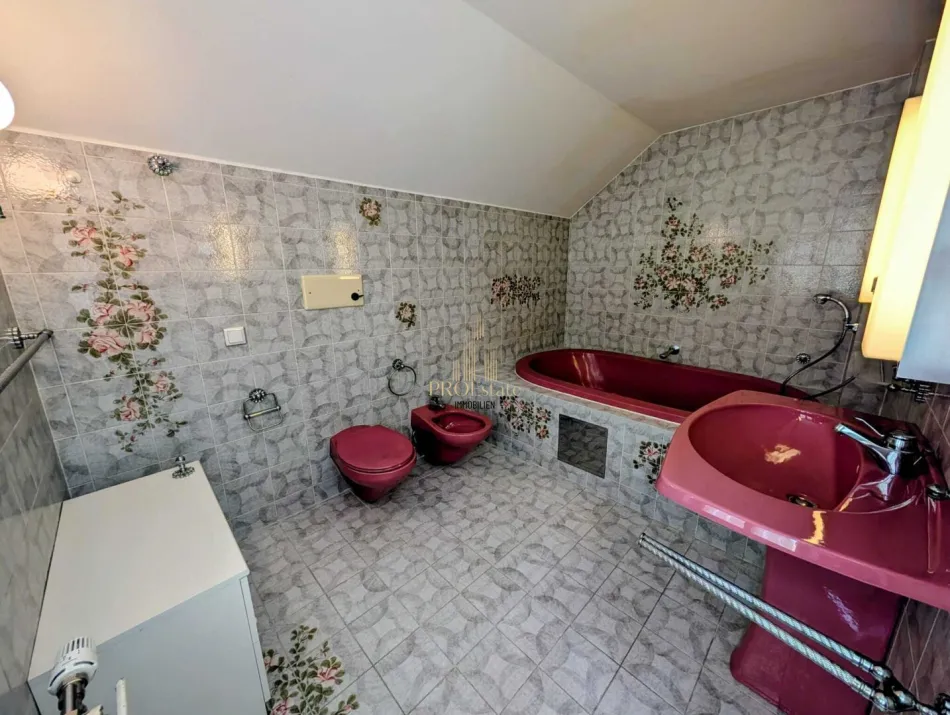 Mehrfamilienhaus - 3 Wohneinheiten mit Garten & Garage in Gmunden – WF 268m², 8 Zimmer! - Bild