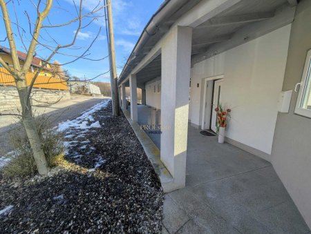 Modernisiertes Mehrfamilienhaus 2 getrennte Wohnungen- auf ca. 3.000 m² in Schlüßlberg - Ruhelage– Untervermietung möglich!
