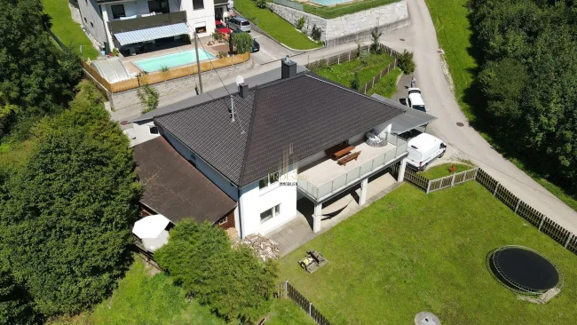 Modernisiertes Mehrfamilienhaus 2 getrennte Wohnungen- auf ca. 3.000 m² in Schlüßlberg - Ruhelage– Untervermietung möglich! - Titelbild