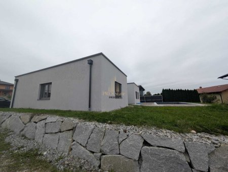 Neuwertiger Bungalow in Peuerbach: 4 Zimmer, Pool, Terrasse – Ihr Traumhaus wartet!