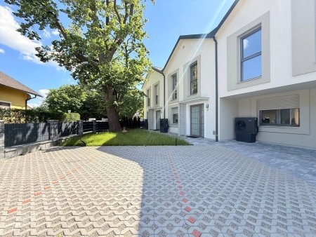 ERSTBEZUG-REIHENHAUS mit Eigengarten und 2 Parkplätze – modernes Wohnen auf höchstem Niveau