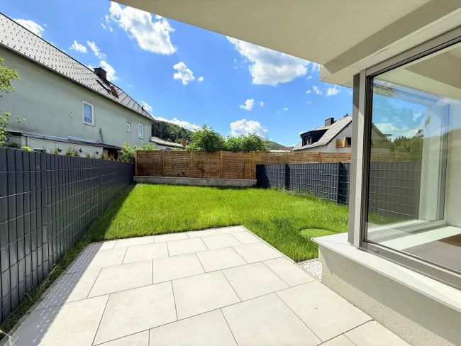 ERSTBEZUG-REIHENHAUS mit Eigengarten und 2 Parkplätze – modernes Wohnen auf höchstem Niveau - Titelbild