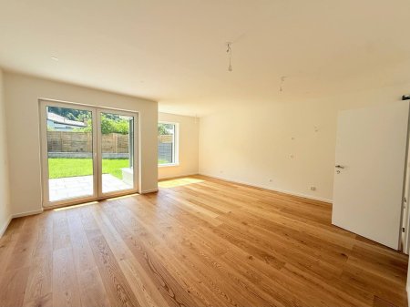 ERSTBEZUG-REIHENHAUS mit Eigengarten und 2 Parkplätze – modernes Wohnen auf höchstem Niveau