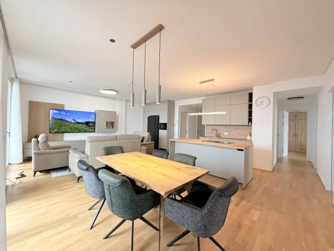 AB SOFORT - High-End Residence - Marina Tower - Vollmöbliert - Parkplatz - Bild