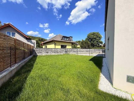 ERSTBEZUG-REIHENHAUS mit Eigengarten und 2 Parkplätze – modernes Wohnen auf höchstem Niveau