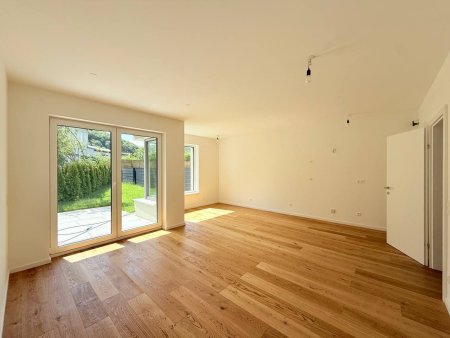 ERSTBEZUG-REIHENHAUS mit Eigengarten und 2 Parkplätze – modernes Wohnen auf höchstem Niveau
