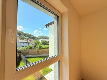 ERSTBEZUG-REIHENHAUS mit Eigengarten und 2 Parkplätze – modernes Wohnen auf höchstem Niveau