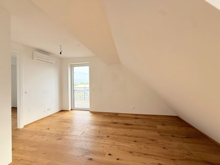 Perfektastraße-Lemböckgasse! Dachgeschosswohnung zzgl. 7,90 m² Terrasse nähe U-Bahnlinie!