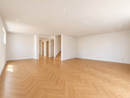 Modernes Einfamilienhaus - Erstbezug. Neubau mit direkter Wien-Anbindung