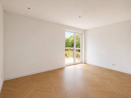 Modernes Einfamilienhaus - Erstbezug. Neubau mit direkter Wien-Anbindung