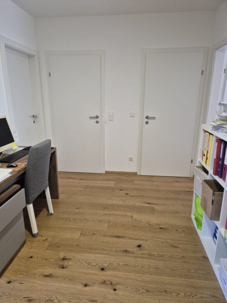 3 Zimmer Wohnung mit Loggia und Garage Möbiliert zu haben.