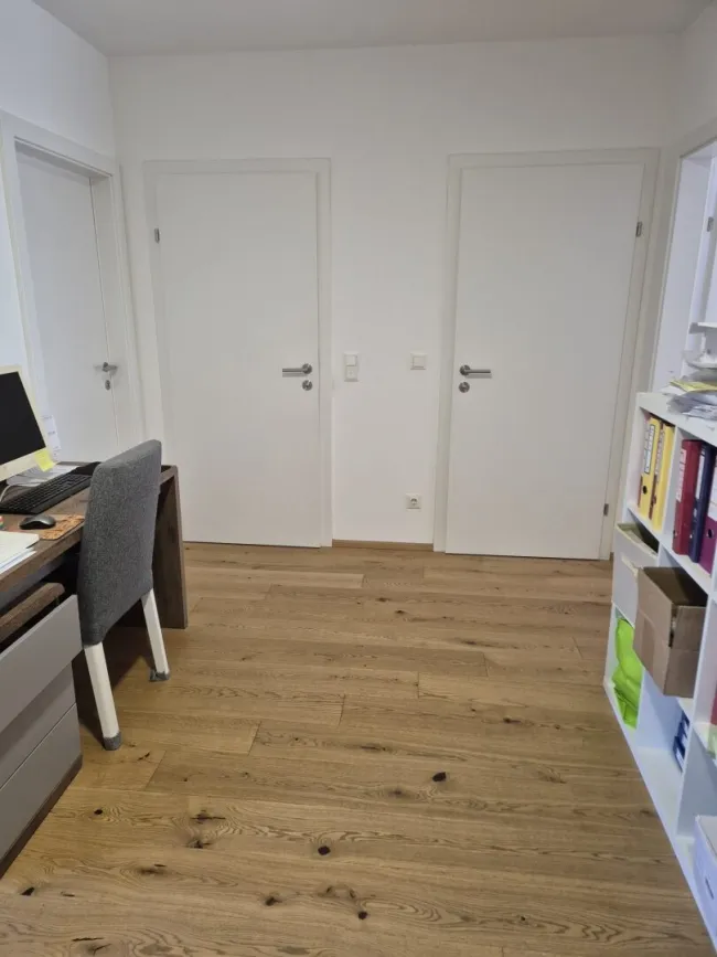 3 Zimmer Wohnung mit Loggia und Garage Möbiliert zu haben. - Bild