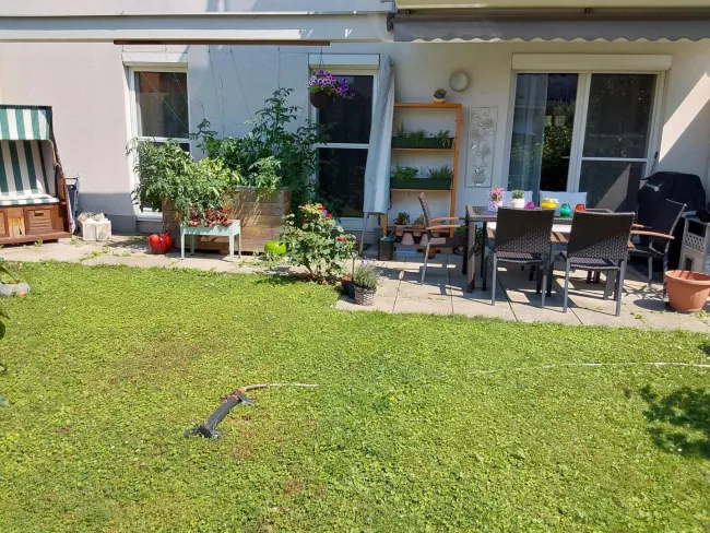 Traumhafte Gartenwohnung in Vösendorf: 81m², Terrasse, Stellplatz und sitzen in Grünen! - Titelbild