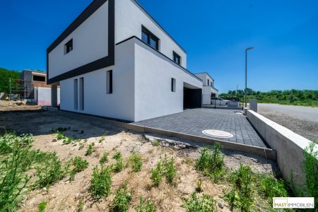 Neubau in Strasshof! Belagsfertiges Einfamilienhaus mit 149 m² Wohnfläche, Terrasse & 2 PKW-Stellplätzen – zentrale Lage nahe Wien