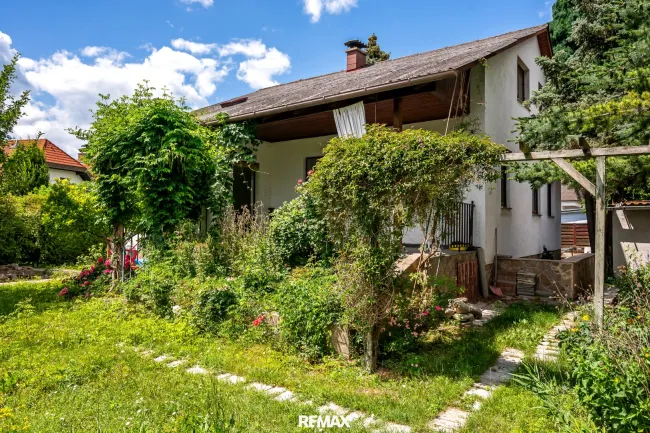Charmantes Einfamilienhaus mit idyllischem Garten ! - Titelbild