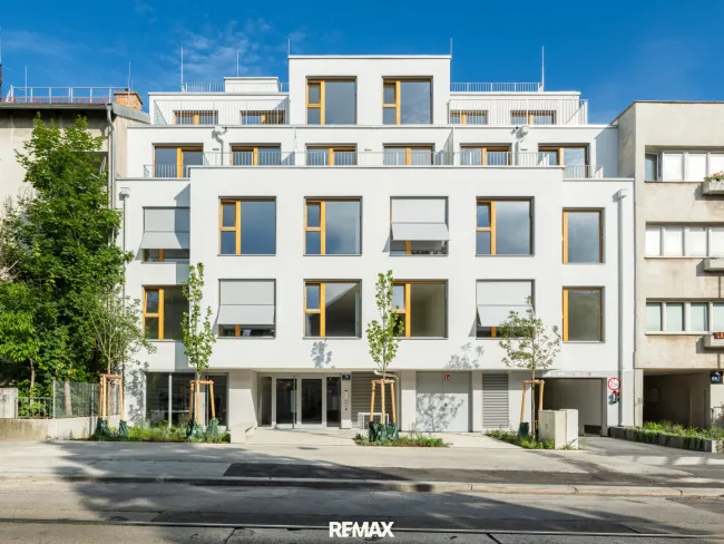 Stilvoll wohnen, draußen genießen – 2 Zimmer mit Terrasse - Bild