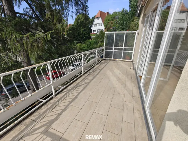 südseitiger Balkon auf Wohnebene