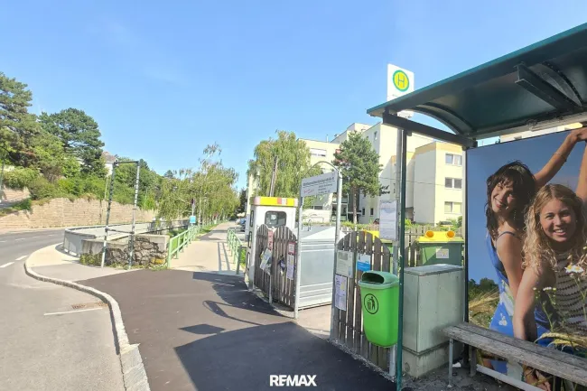 Zum Bahnhof
