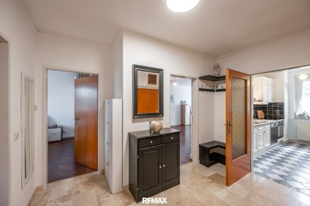 Neuwertige 3.Zi-Wohnung mit Stellplatz und großem Keller bei Bad Pirawarth