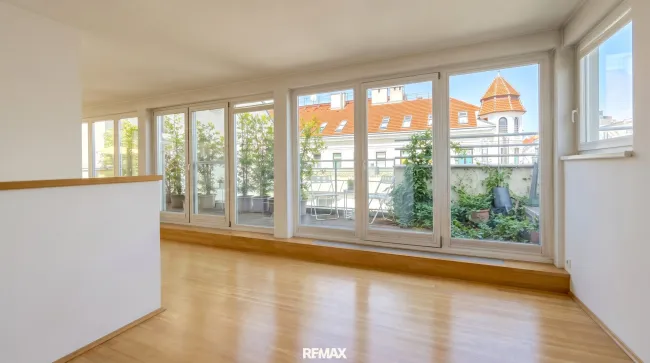 Wohnzimmer OG visualisiert ohne Möbel