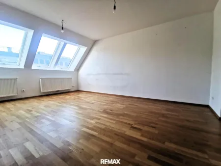 DG im 9., mit 2 Zimmern. Mehrere Wohnungen verfügbar.