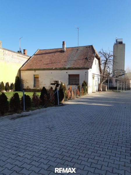 Ihr Traumhaus in Gols: 2.400 m² Baugrund mit 280 m² Rohbau, Terrasse und 10 Stellplätzen!