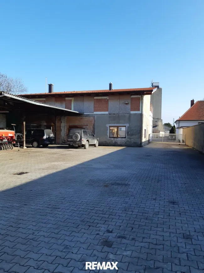 Ihr Traumhaus in Gols: 2.400 m² Baugrund mit 280 m² Rohbau, Terrasse und 10 Stellplätzen! - Bild