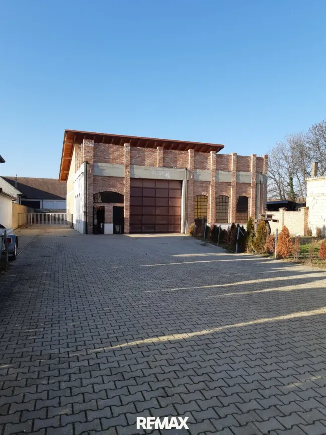 Ihr Traumhaus in Gols: 2.400 m² Baugrund mit 280 m² Rohbau, Terrasse und 10 Stellplätzen! - Titelbild