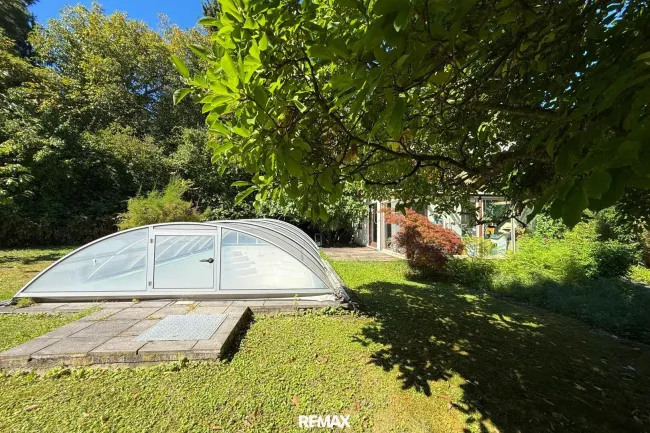 Überdachtes Pool