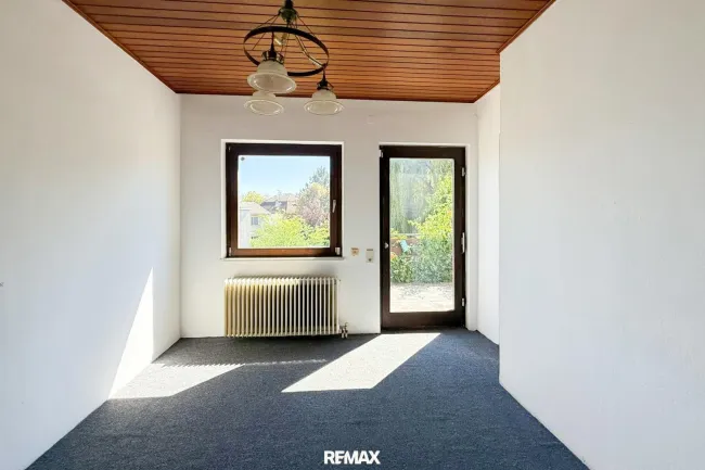 Zimmer OG mit Schrankraum