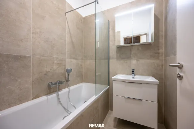 Badezimmer mit Wanne
