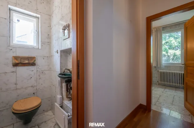 Separate Toilette