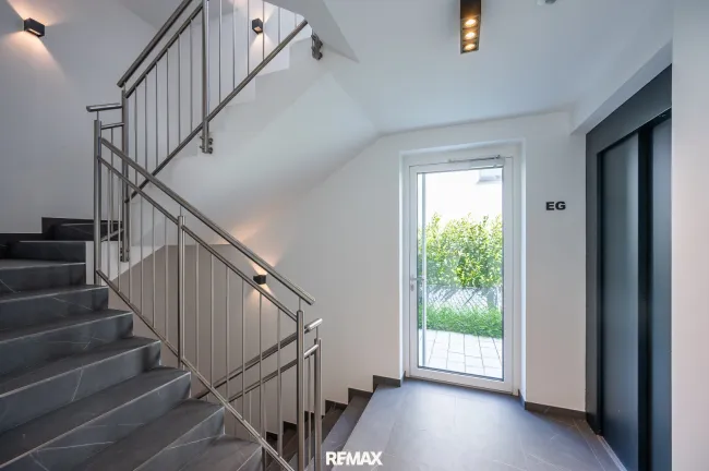 Stiegenhaus mit Lift