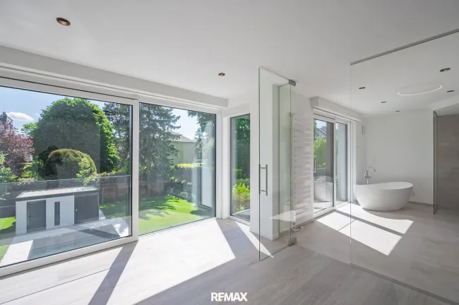 Master Bedroom mit En-Suite-Bad