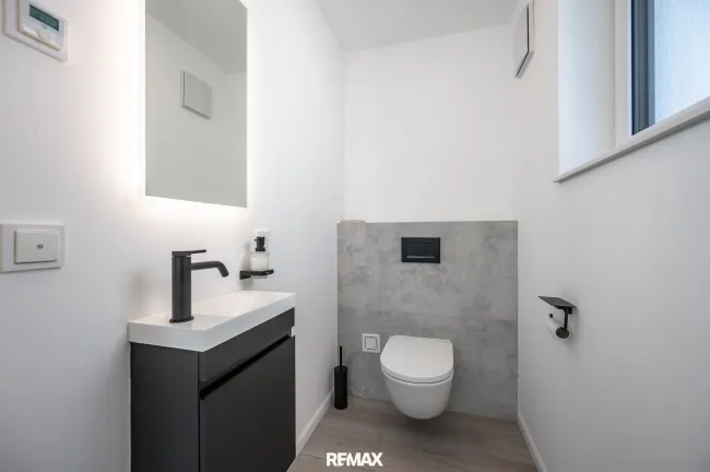 WC mit Handwaschbecken