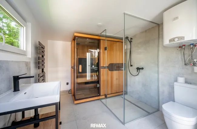 Poolhaus mit Sauna WC und Dusche