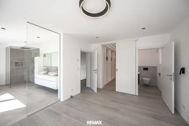 Master Bedroom mit En-Suite-Bad