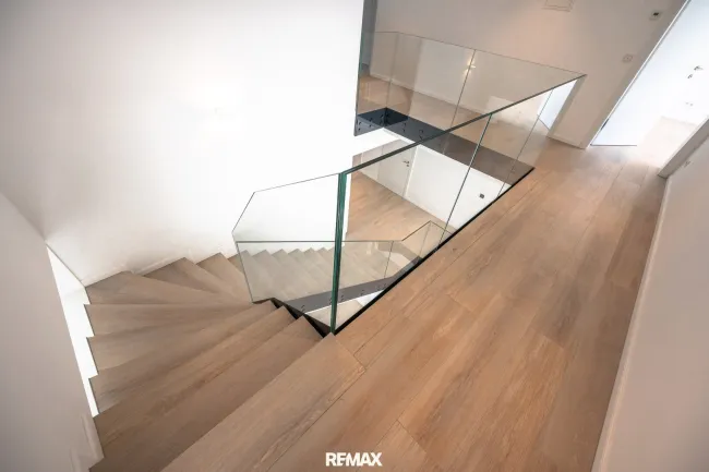 Vorraum im 1. OG alle 4 Zimmer zentral begehbar