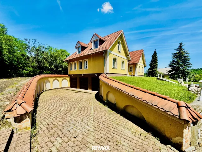 Garage mit 3 Einfahrten