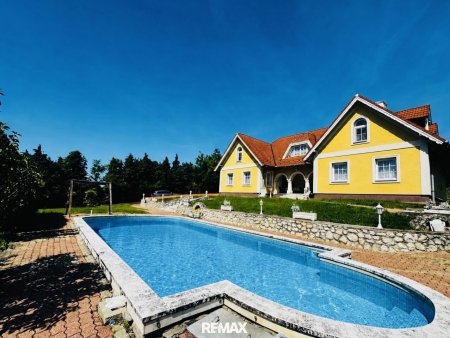 Seitenansicht der Villa
