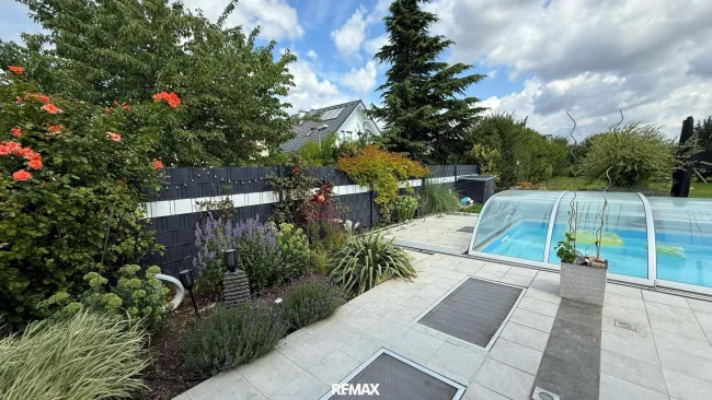 Garten bei Pool