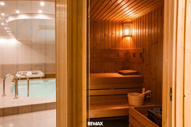 Sauna mit Innenpool