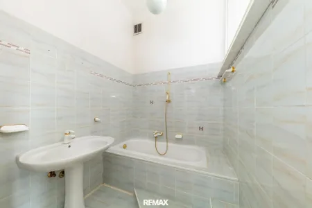 Bad mit Badewanne