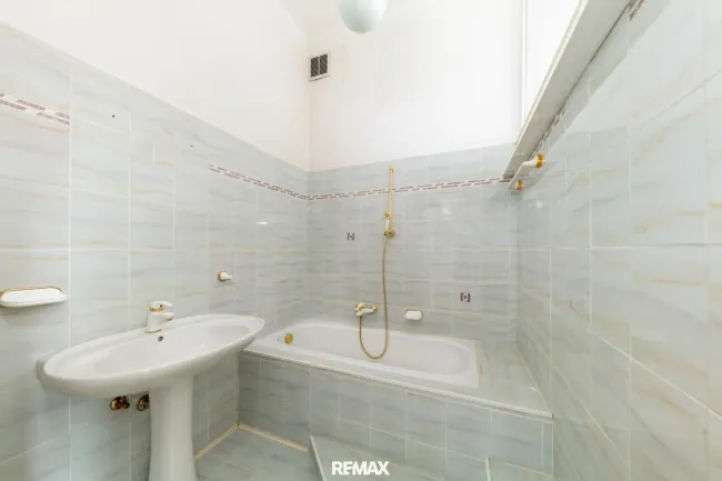 Bad mit Badewanne