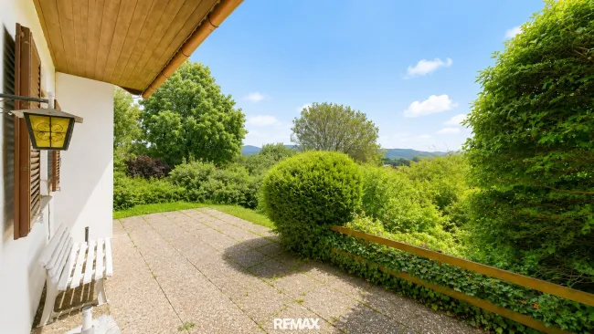 Terrasse vor Wohnzimmer mit Traumblick und uneinsehbar, absolute Privatsphäre