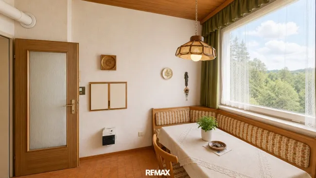 Esszimmer mit Panoramablick ins Grüne